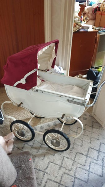 Dolls pram Carousel 1