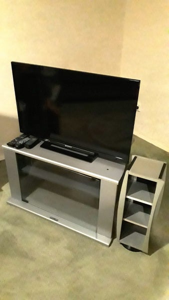 Sony 24" TV with Philips Cabinet & CD Carousel Carousel 1