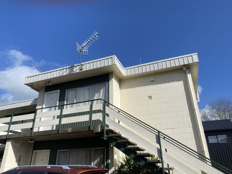 Image 1 of 7