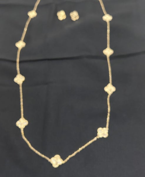 Clover 10 motif necklace set Carousel 1