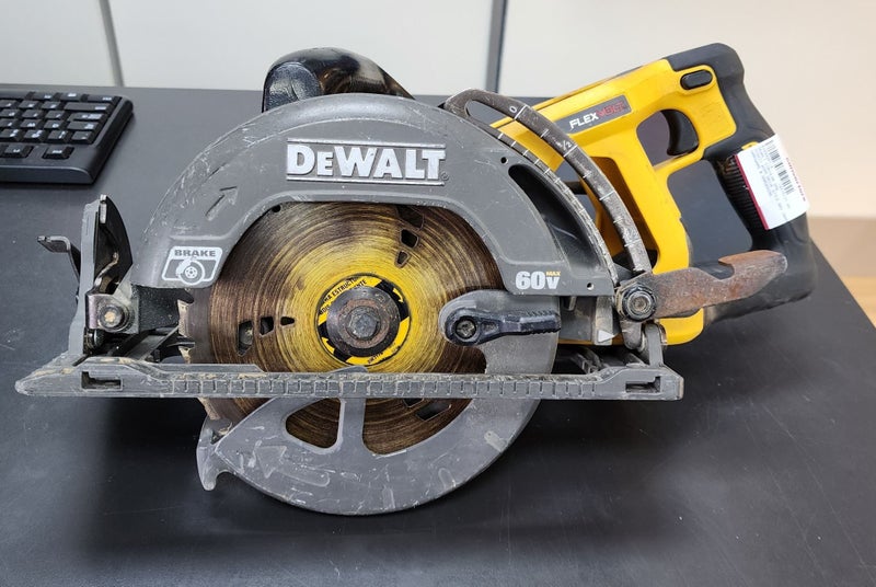 Dewalt 60V Heavy Duty Circular Saw - 184mm - DCS577 - A1699241-3 *SKIN ONLY* Carousel 1