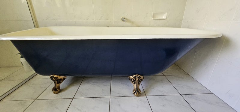 Claw foot cast iron bath Carousel 2