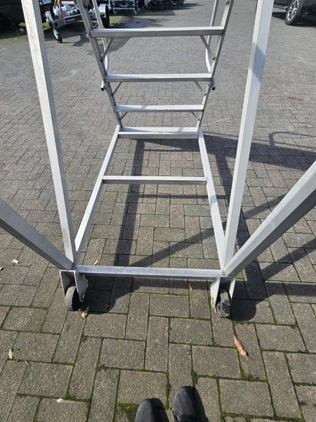 Ullrich Aluminium - Order Picker / Platform Ladder Carousel 2