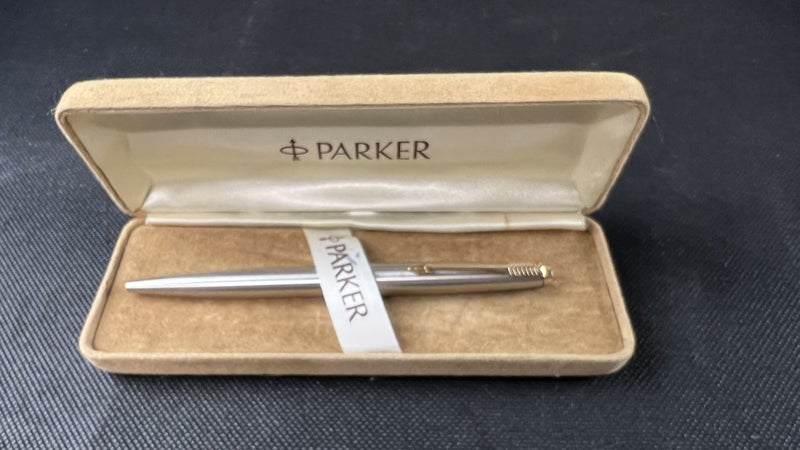 Vintage Parker Silver & Gold Pen In Case - Made in England - Lot W194 Carousel 1