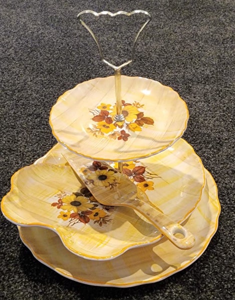 Awesome Mint Condition Vintage/Retro 'Old Foley" High Tea/Party Set Carousel 14