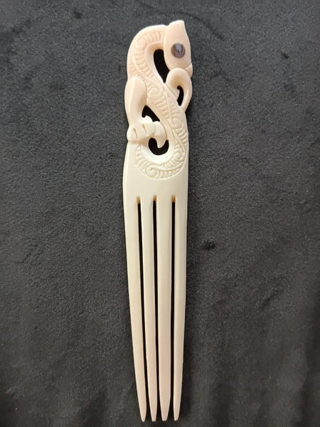 Bone Carving - Medium Manaia Heru in Giftbox Carousel 1