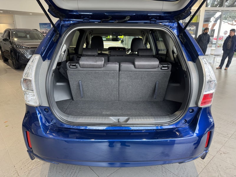 2012 Toyota Prius Alpha62866857063043114