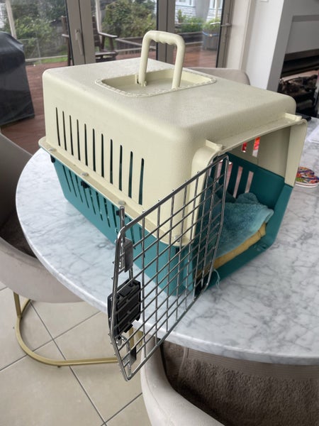 Cat cage - hard exterior - pick up Nelson Carousel 2