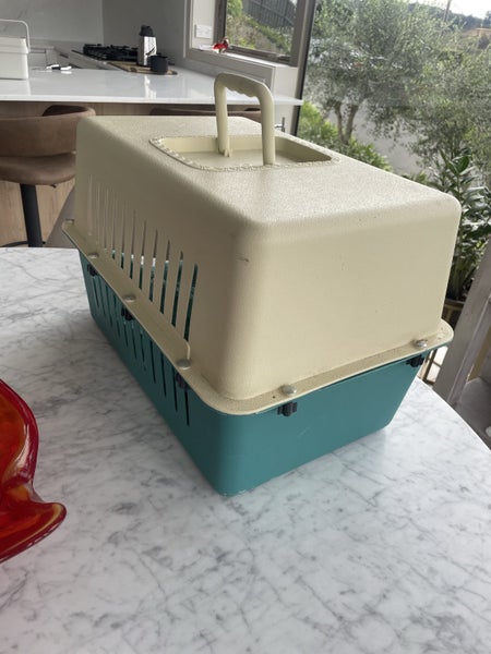 Cat cage - hard exterior - pick up Nelson Carousel 4