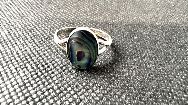 Vintage New Zealand Sterling Silver & Oval Paua Shell Ring - Lot E309 Carousel 1