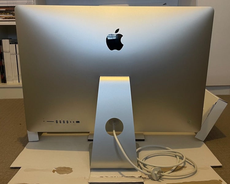 Apple iMac 27-inch 5K 2017 | 3.8 GHz i5 | 500GB SSD | 40GB RAM | Radeon 8GB Carousel 2