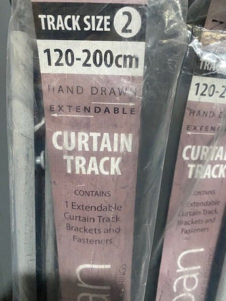 3 Extendable curtain tracks Carousel 1