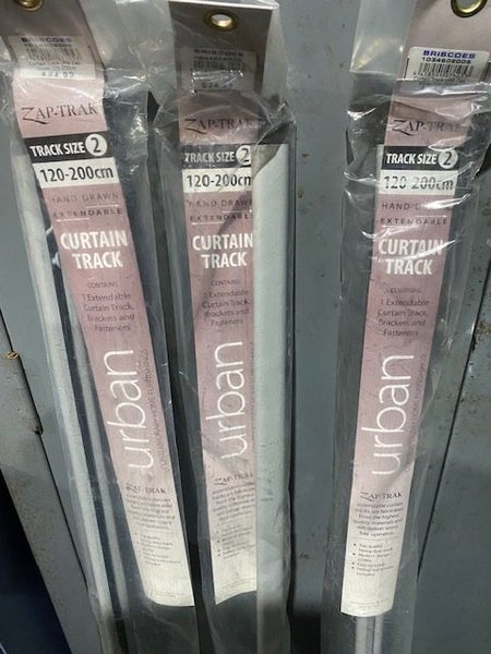 3 Extendable curtain tracks Carousel 2
