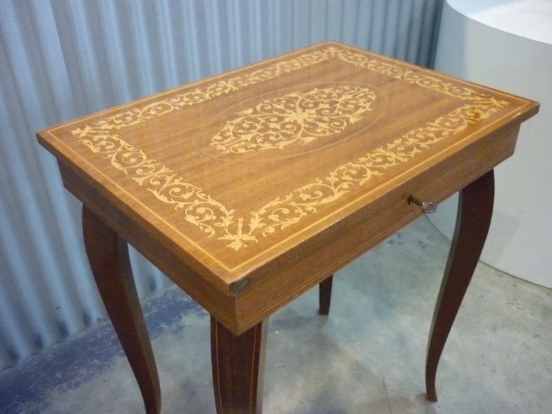 MUSIC BOX ITALIAN SMALL TABLE. LOCKABLE. Carousel 6