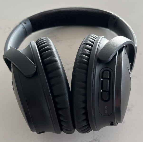 Gorgeous Bose QC35 Wireless Bluetooth Headphones Carousel 1