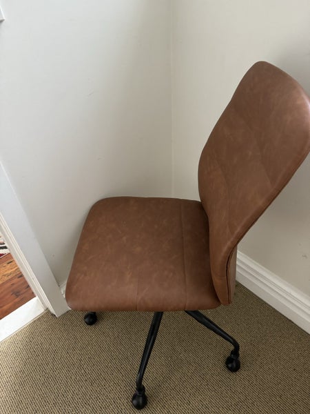 Desk & Desk chair Carousel 8