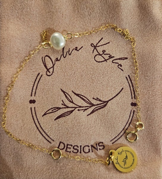Dalia Kayle Petite Pearl Bracelet Carousel 1