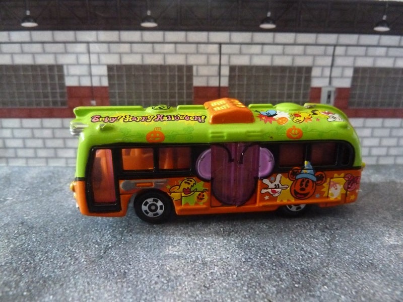 Tomica Tokyo Disney Resort Cruiser 2017 Carousel 2