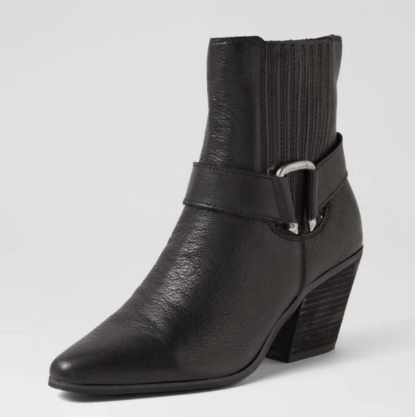 Brand new leather ankle boots Carousel 2