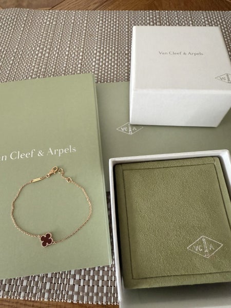 Van Cleef& Arpels Carousel 1