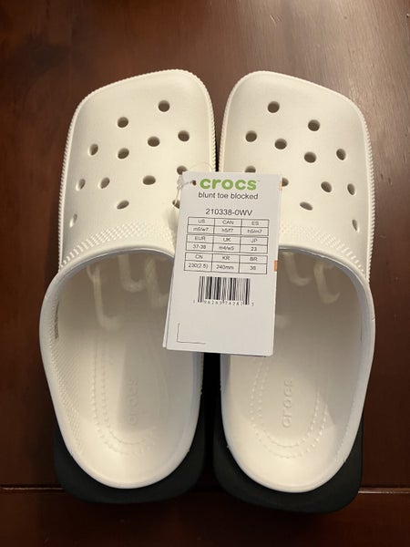 CROCS Blunt Toe Blocked Clog Size US M5/W7 Carousel 2