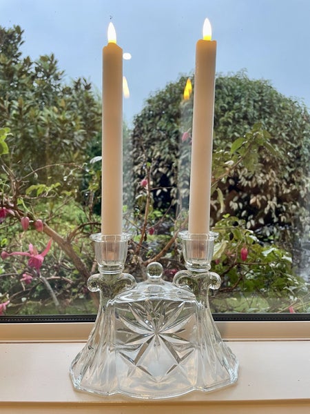 A stunning vintage ANCHOR HOCKING centrepiece/ candlestick Carousel 1