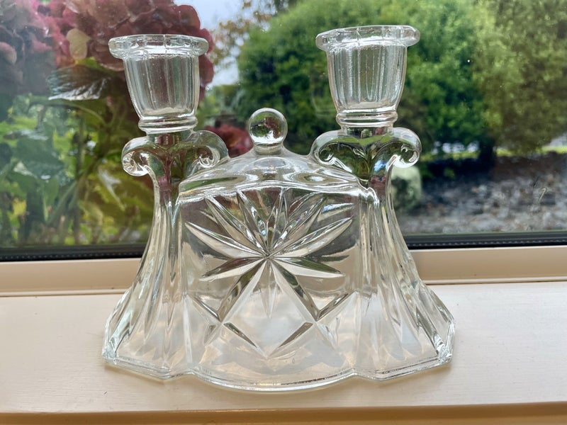 A stunning vintage ANCHOR HOCKING centrepiece/ candlestick Carousel 2