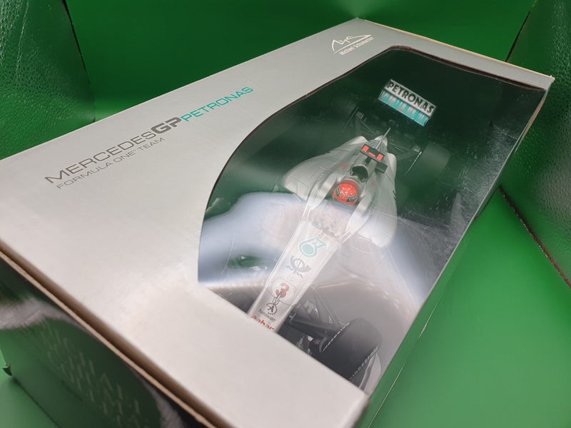 MERCEDES MGP W01 - MICHAEL SCHUMACHER #3 - 2010 GP SEASON 1/18 Carousel 12