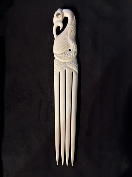 Bone Carving - Large Manaia Heru in Giftbox Carousel 1