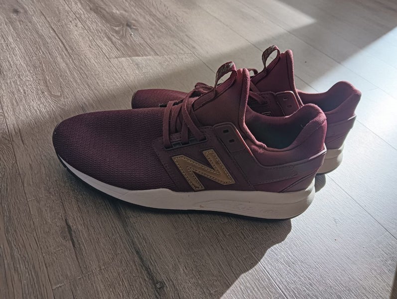 New balance sneakers Carousel 1