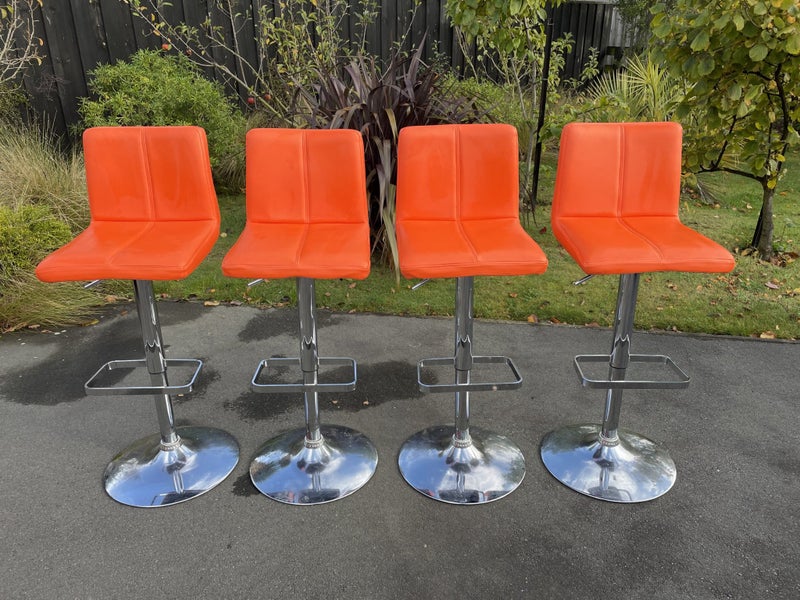 4 x Breakfast Bar Chairs $1 reserve Carousel 1