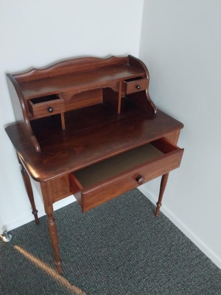 Desk Carousel 1