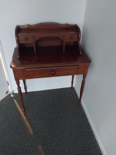 Desk Carousel 2