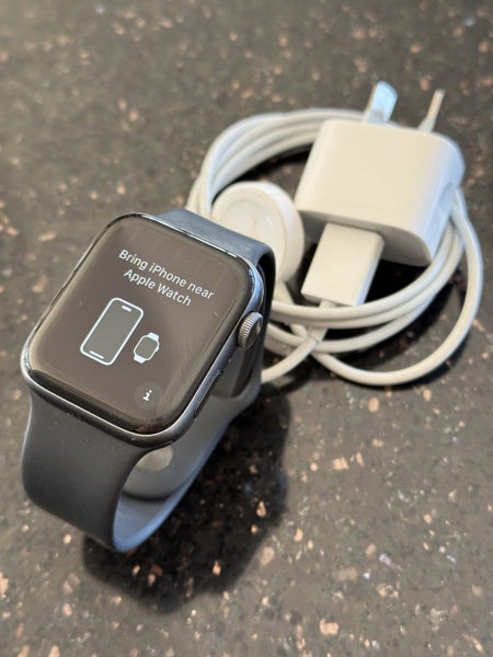 Apple Watch Series 5, Space Grey, 44mm Carousel 1