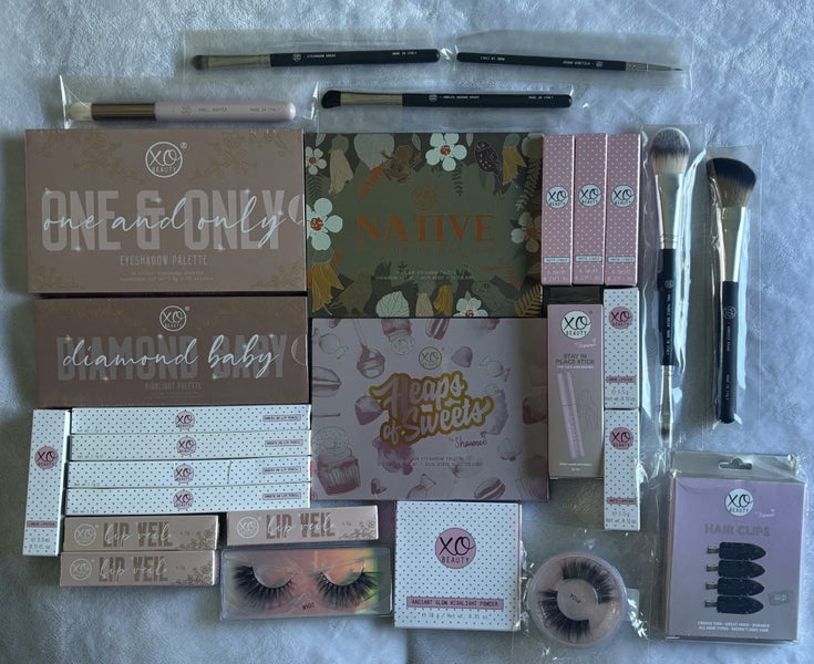 Bulk Makeup & Brushes- Unused Carousel 1