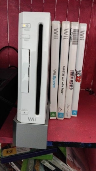 Ninetndo Wii Console, Controllers and Games bundle Carousel 1