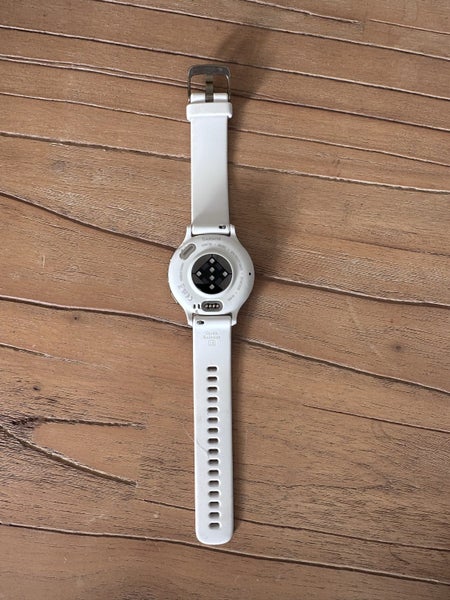 Garmin Venu 3S Ivory / Soft Gold Carousel 2