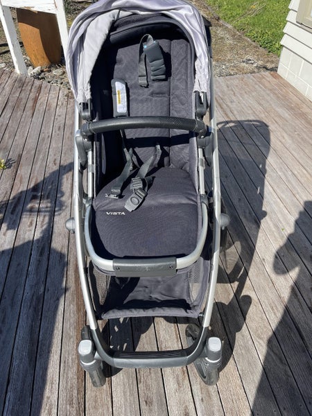 Uppababy Vista V1 stroller + lots of add ons Carousel 1