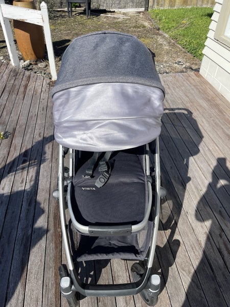 Uppababy Vista V1 stroller + lots of add ons Carousel 2