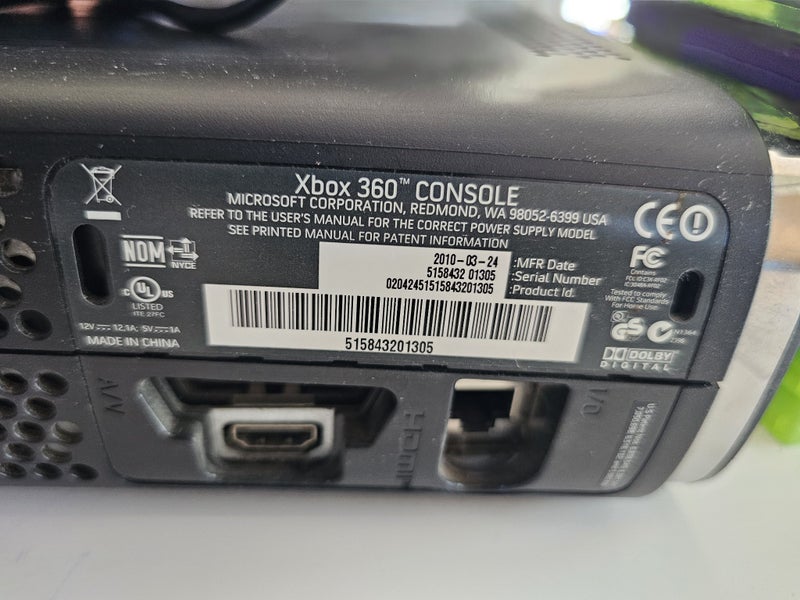 Xbox 360 + Kinect + Games + 3 Controllers Carousel 4