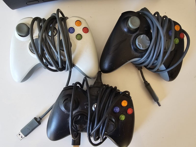 Xbox 360 + Kinect + Games + 3 Controllers Carousel 2
