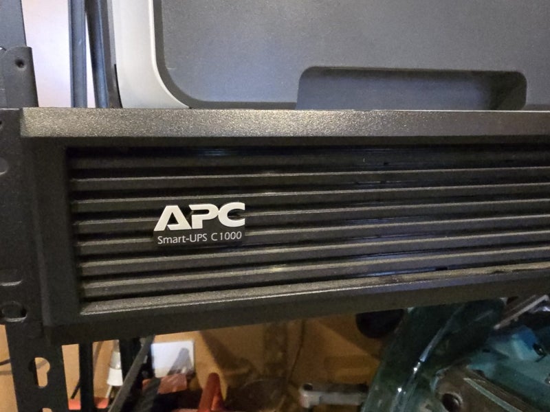 APC Smart-UPS C1000 UPS Carousel 1