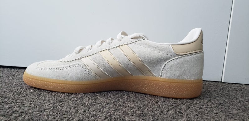 Spezial brand new Adidas Carousel 1
