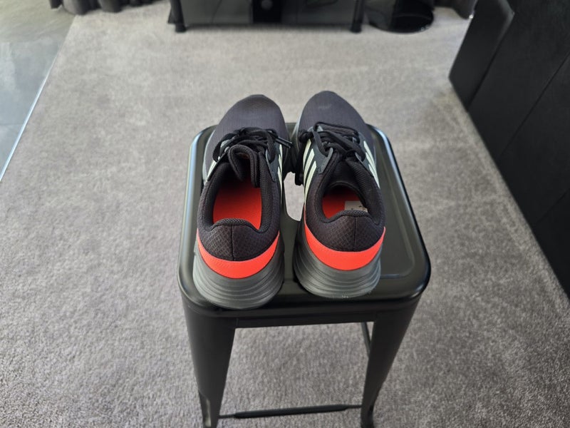 Adidas running shoes brand new Carousel 2
