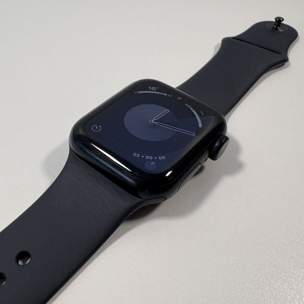 Apple Watch SE 2nd Gen (GPS) 40mm Black Carousel 1