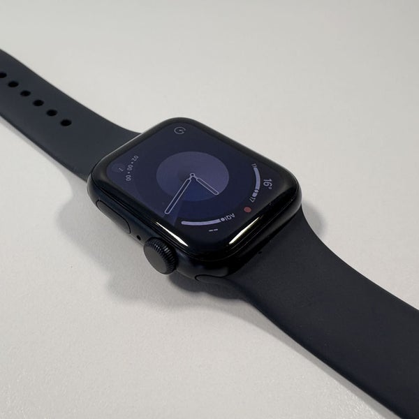 Apple Watch SE 2nd Gen (GPS) 40mm Black Carousel 2