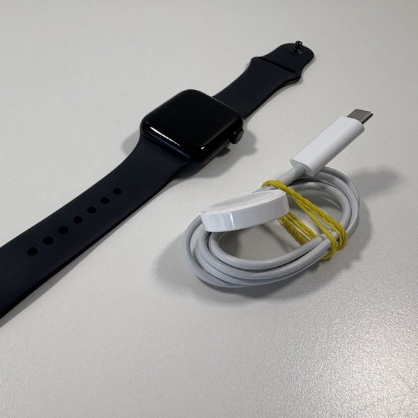 Apple Watch SE 2nd Gen (GPS) 40mm Black Carousel 9