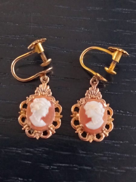 ESTATE SALE - Cameo 9ct Gold Earings Carousel 1
