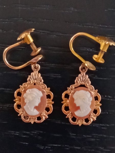 ESTATE SALE - Cameo 9ct Gold Earings Carousel 3