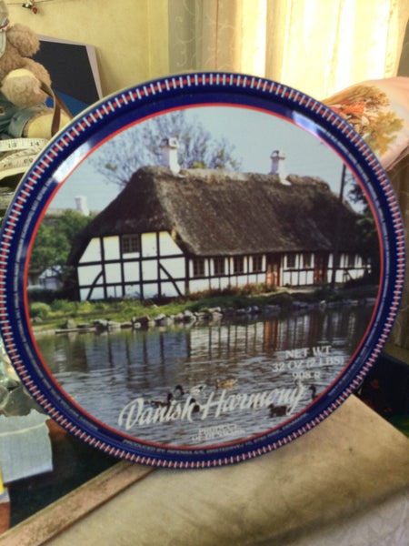 ROUND BISCUIT TIN DANISH HARMONY Carousel 1